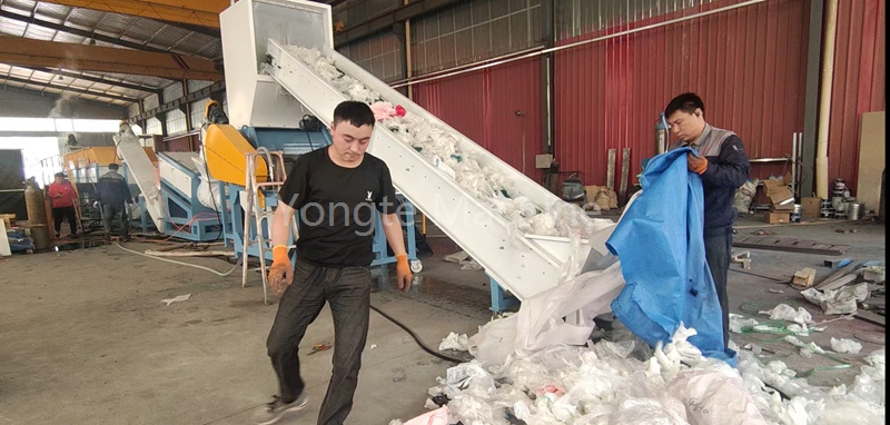L'équipement de recyclage de films plastiques Yongte a passé avec succès l'inspection d'acceptation