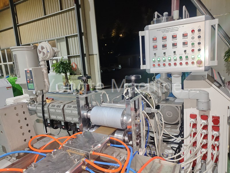 Yongte a appliqué avec succès la technologie de coextrusion sur la ligne d'extrusion de profilés bois-plastique WPC