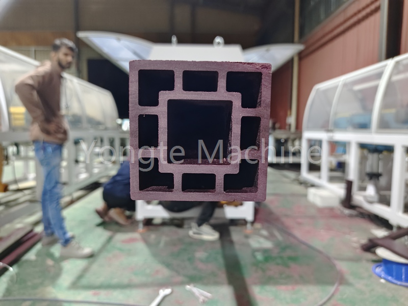 Yongte Wood-Plastic Building Materials Ligne de production: Aide au marché allemand du traitement des déchets et des matériaux de construction