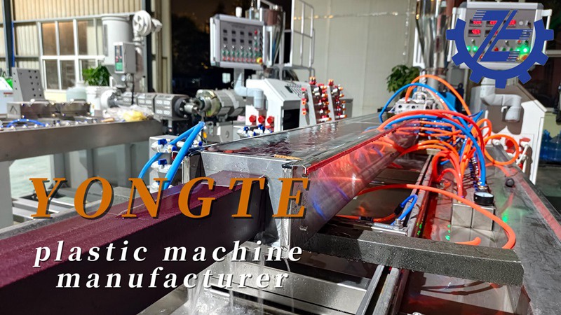 Machinerie en plastique Yongte Ligne de production en plastique en bois: solution verte pour la gestion des circuits imprimés des déchets