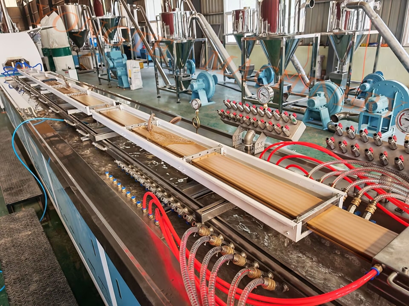 La chaîne de production en plastique en plastique en plastique en plastique de Qingdao Yongte a réussi à terminer la course d'essai