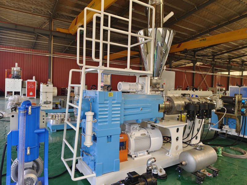 Quelle maintenance doit faire pour la boîte de vitesses de l'extrudeuse à double vis conique?