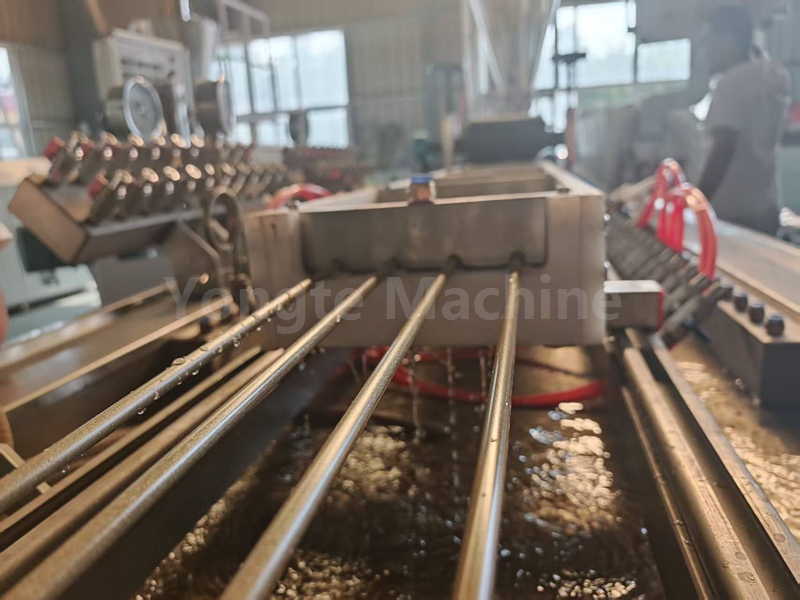 Solution de production de bandes tissées de Yongte WPC, utilisant la technologie pour déverrouiller la nouvelle piste de la fabrication verte