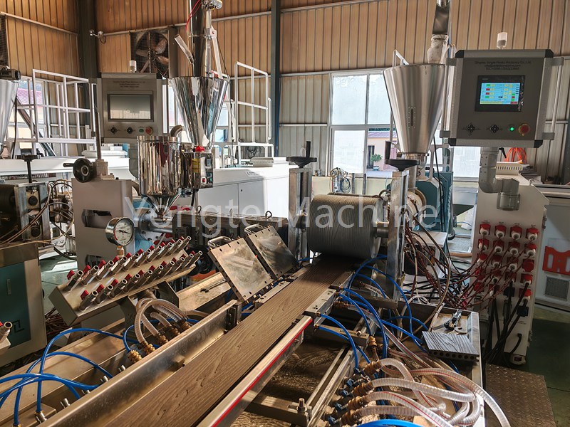 La machine d'extrusion de terrasse Yongte WPC a testé avec succès et inspecté avant la livraison