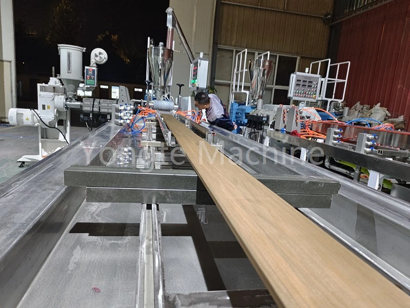L'usine de production de terrasse Yongte WPC a été installée avec succès en Indien