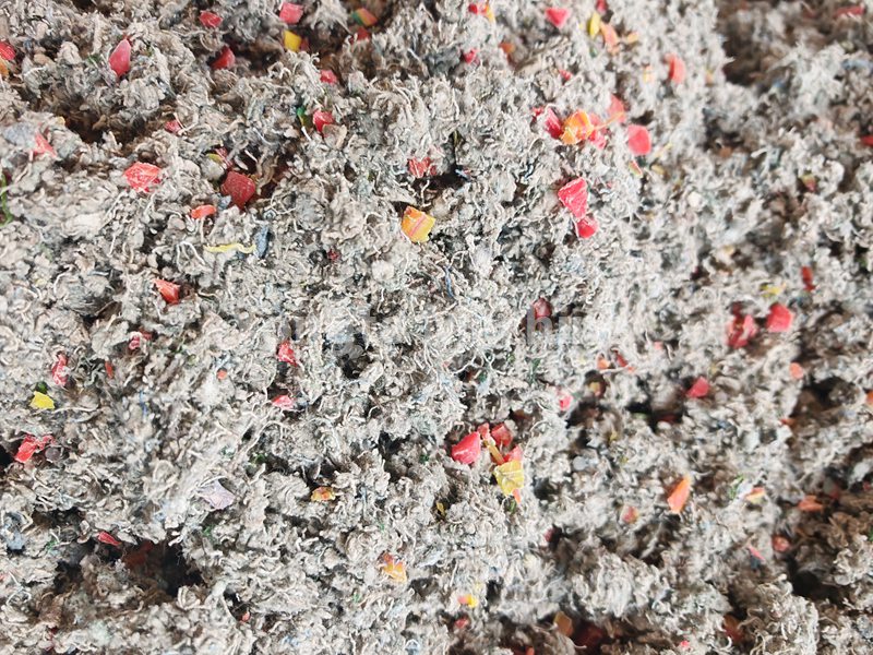 Yongte lance une machine de terrasse WPC innovante qui convertit les déchets de vêtements en matériaux de construction respectueux de l'environnement