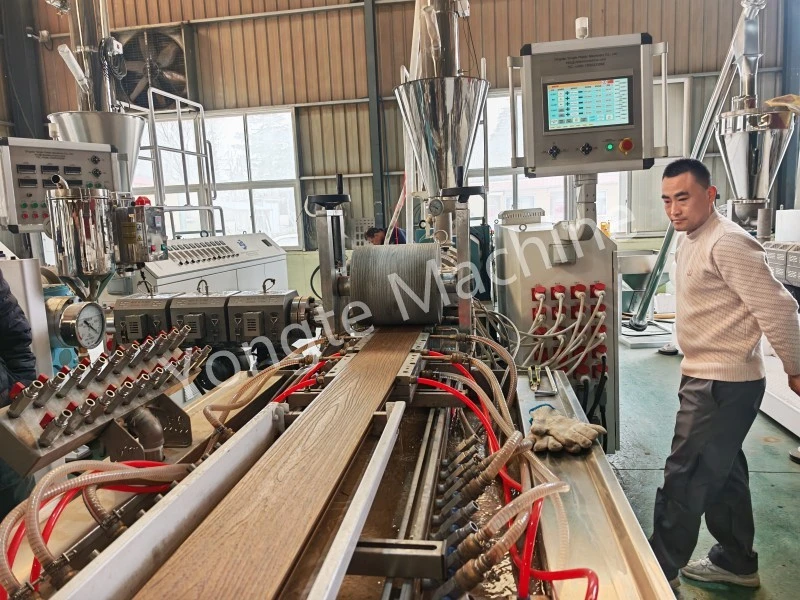Fonctionnement stable de notre machine de terrasse WPC