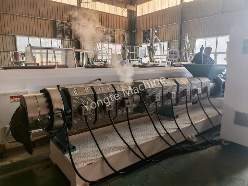 La machine d'extrusion de recyclage de plastique à haute efficacité pour un client africain passe l'acceptation