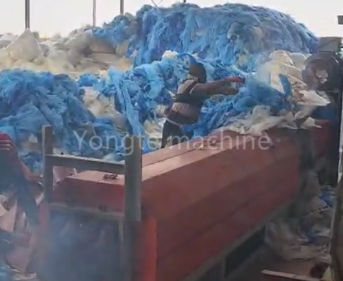 Machine de recyclage de gaspillage de film en plastique Faire du réservoir en plastique