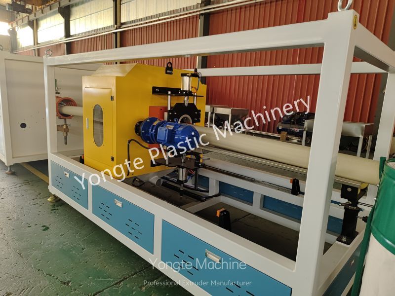 Extrudeuse de tuyaux en PVC