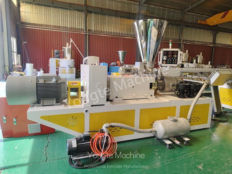 WPC Machine Wood Plastic Composite PVC Machine de fabrication de châssis de porte WPC