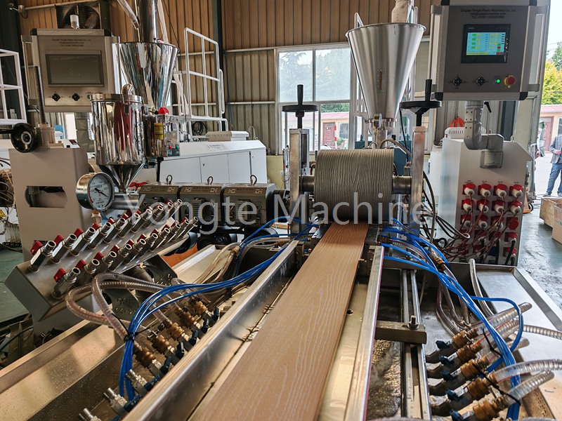 Machine d'extrusion WPC en plastique WPE Wood