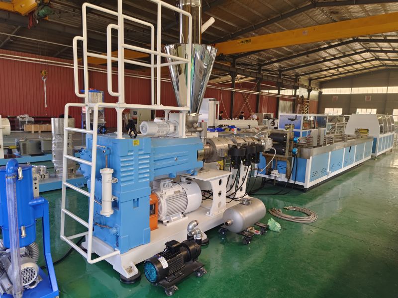 Panneau de porte WPVC et machine de fabrication de profil