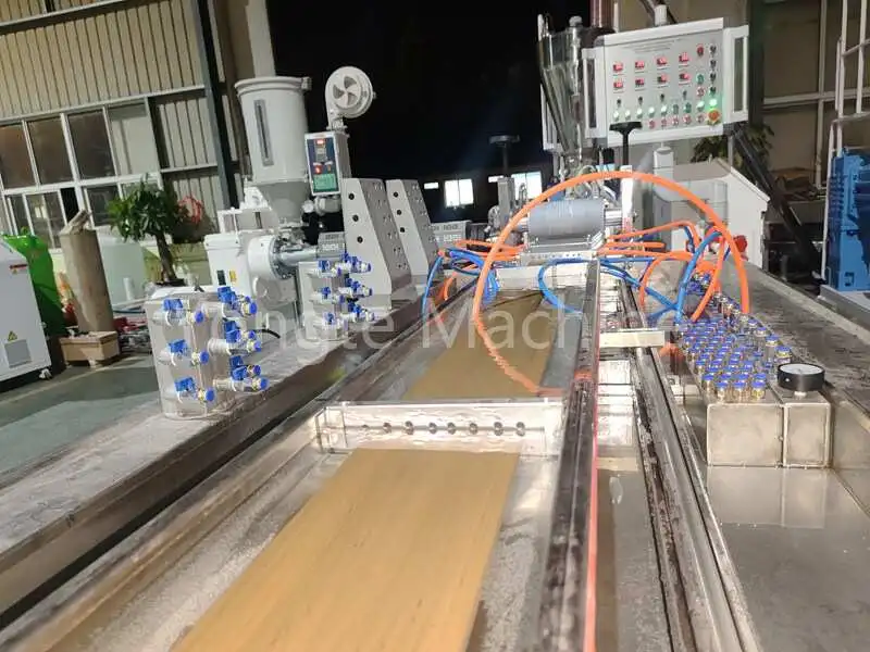 Yongte Wood Plastic Machine pour transformer le gaspillage de film en matériaux de construction verts