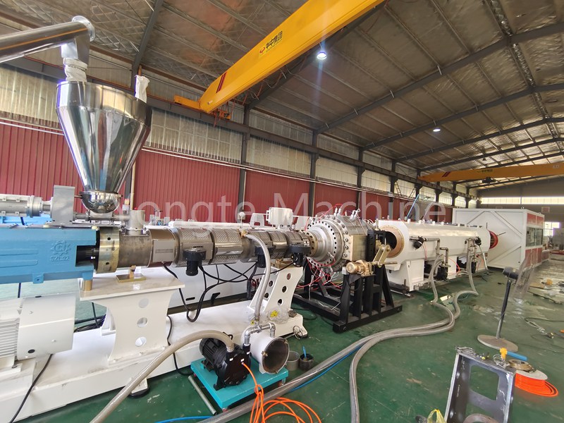 La machine d'extrusion de tuyaux en PVC Yongte 280-560 mm est terminée
