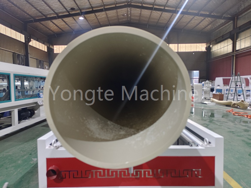 Les machines en plastique Yongte surmontent les difficultés de production des tuyaux en PVC de 630 mm et favorisent le progrès de la qualité de l'industrie