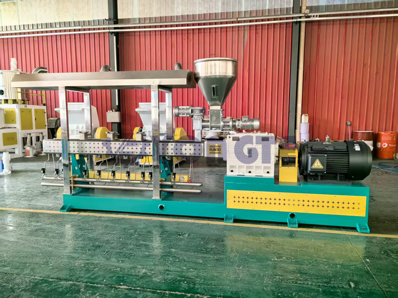 Extrudeuse à double vis parallèle pour machine à granulation en plastique