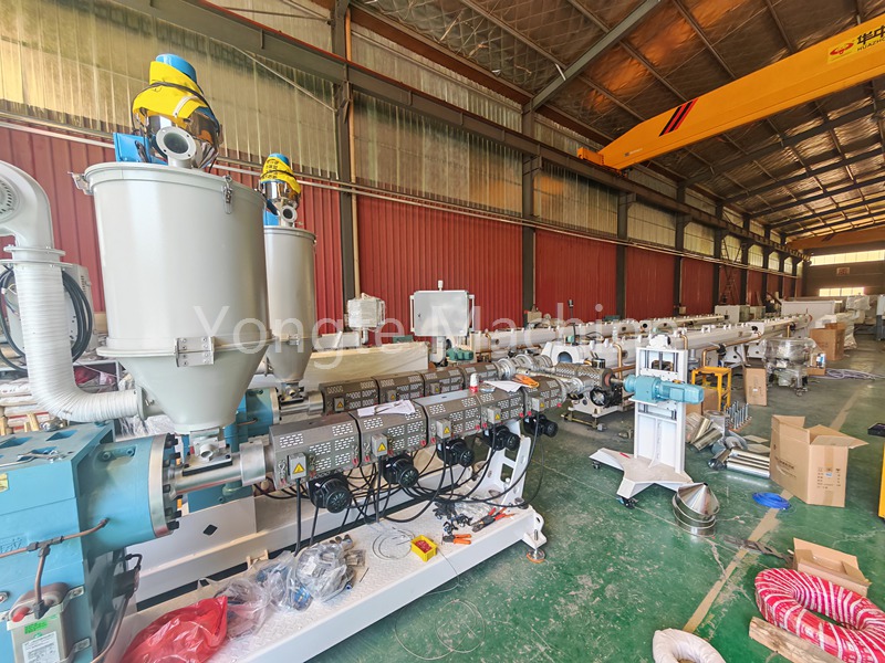 Machine de fabrication de tuyaux PPR à trois calques pour le client de l'Algérie