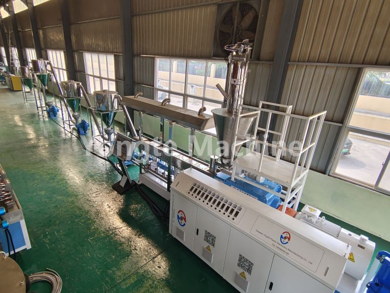 Yongte a réussi à terminer la machine à granulation WPC à haute efficacité