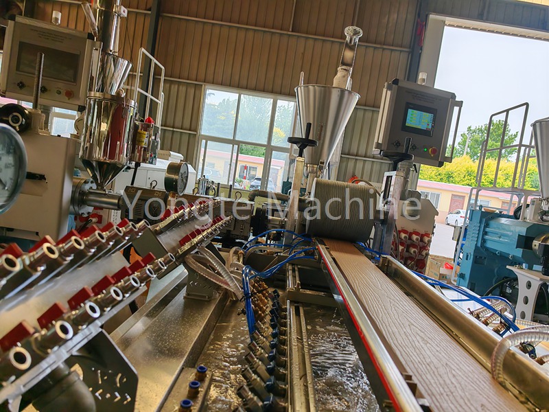 À quelle fréquence la machine d'extrusion WPC doit-elle être lubrifiée ?