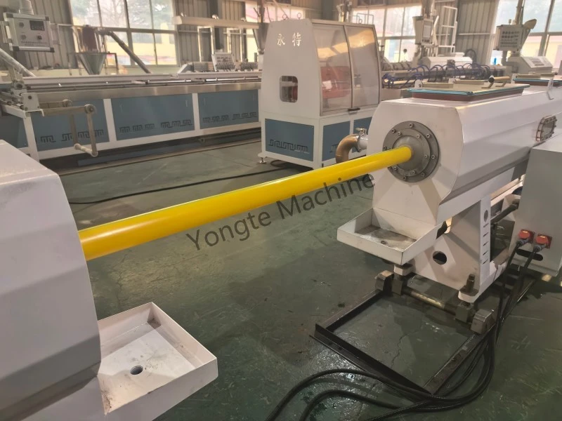 Test réussi de la machine à tubes Yongte PPR pour un client irakien