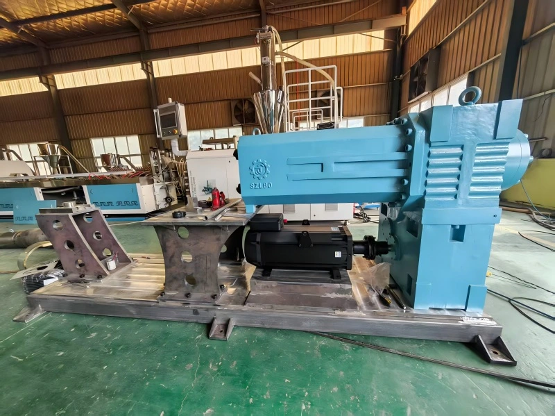 Installation de l'extrudeuse SJSZ80/156 WPC