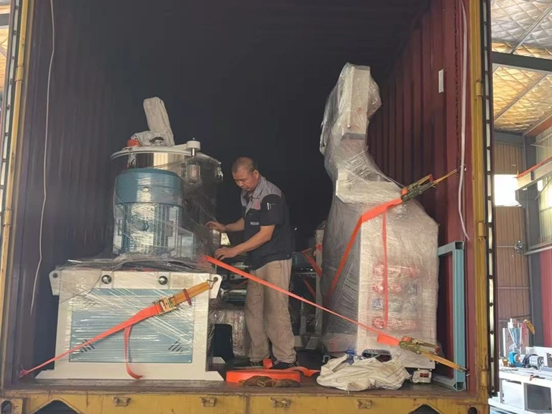 Ligne de production de tuyaux d'irrigation par infiltration de caoutchouc expédiée en Inde