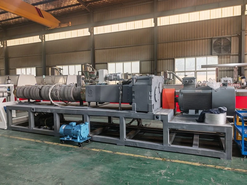 Extrudeuse conique à double vis 92/188 pour la production de panneaux WPC
