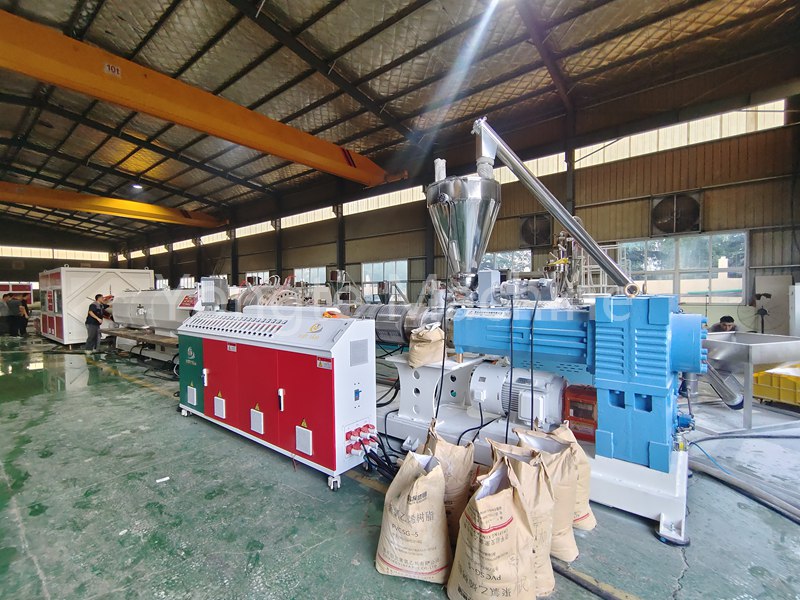 Machine d'extrusion de tuyaux en PVC 280-560 mm
