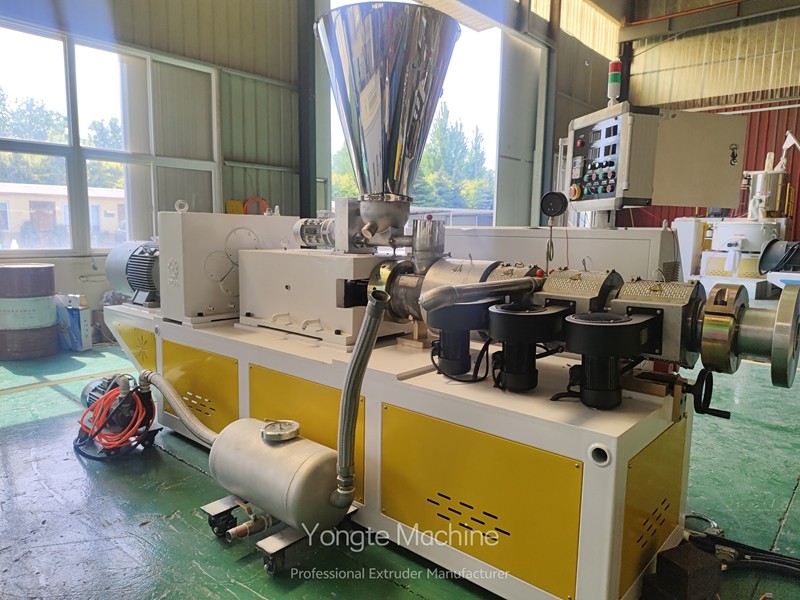 Extrudeuse à double échelle conique avec certificat CE