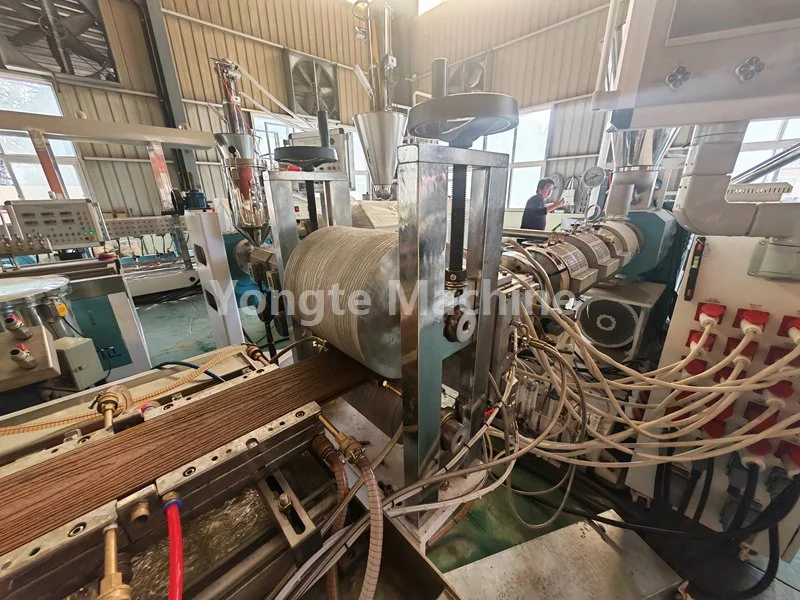 Machine composite en bois PE