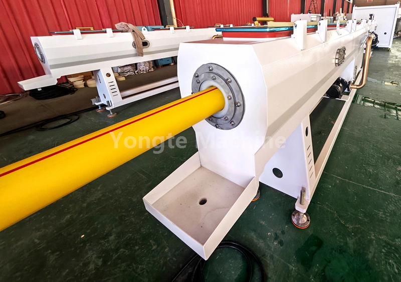 Machine de fabrication de tuyaux PPR