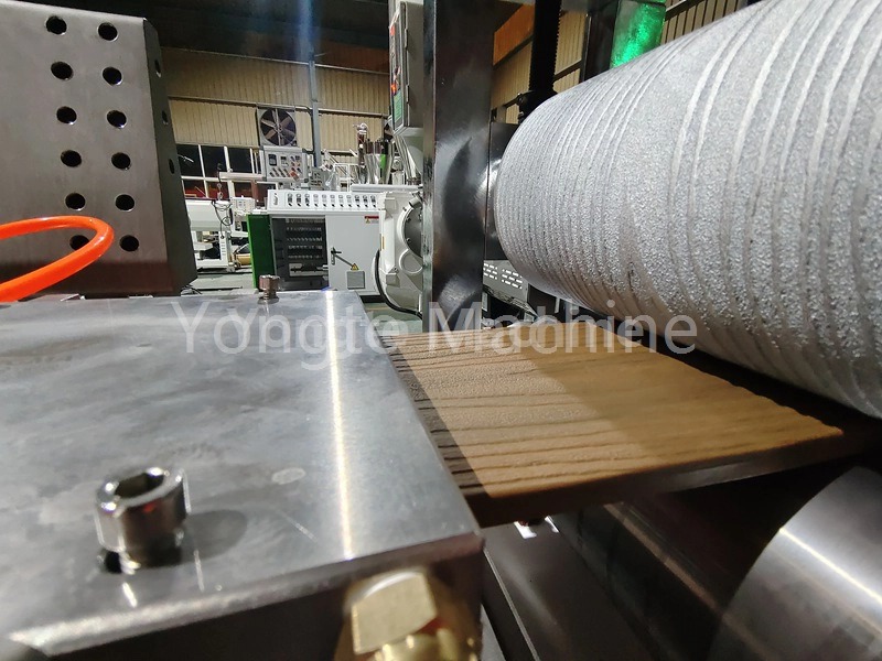 Machine de terrasse WPC
