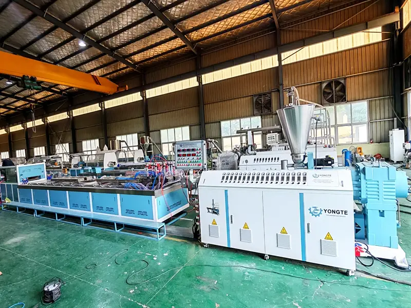 Ligne de machines de porte WPC