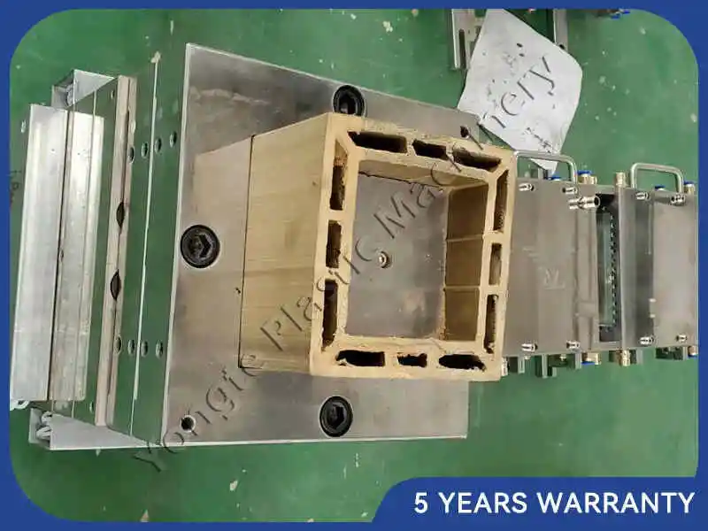 Machine de fabrication de profil WPC